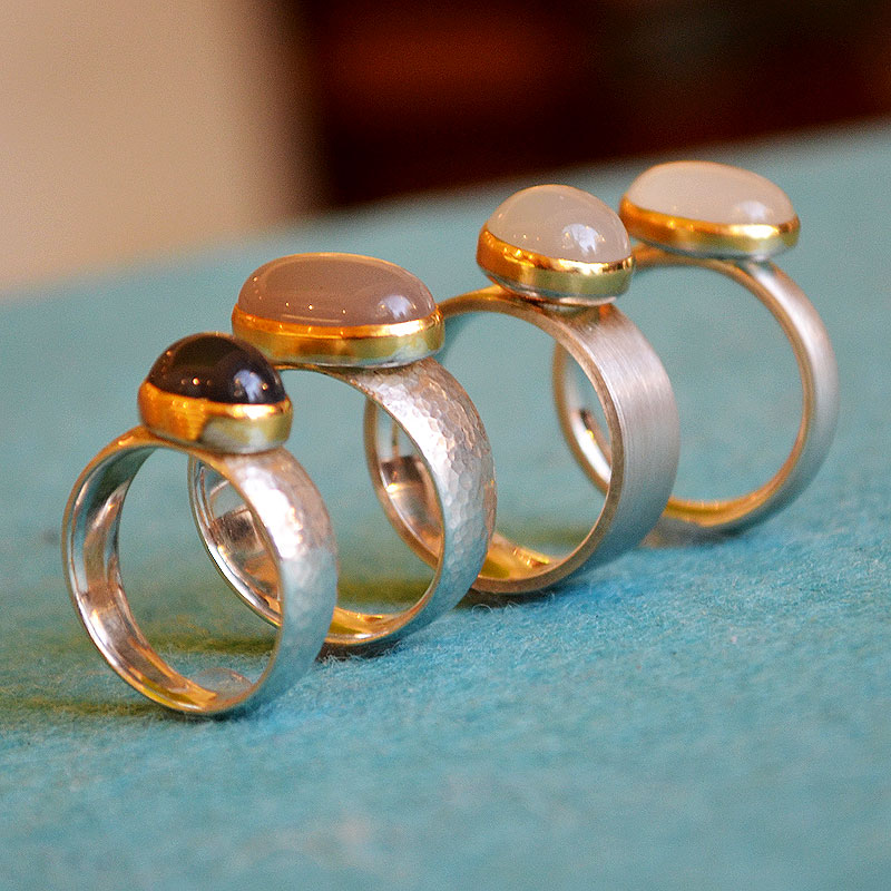 Ringe, Fassung Gold 900, Silber, graue Mondsteine, Robert Lucha, Ihr Goldschmied in Nürnberg